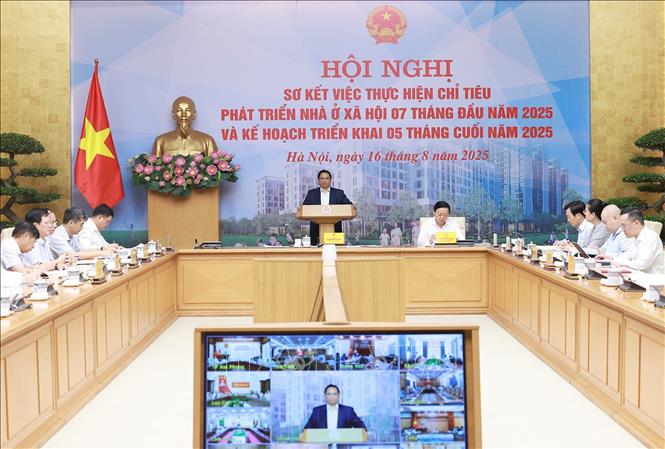 hon 30 000 nguoi quang ninh tham gia su kien cung viet nam tien buoc 68a10016b1483