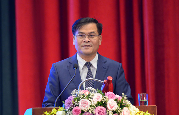 Tân Chủ tịch UBND tỉnh Quảng Ninh Bùi Văn Khắng Nhậm Chức: Nỗ Lực Đưa Chính Quyền Tới Gần Hơn Với Nhân Dân 2 Tân Chủ tịch UBND tỉnh Quảng Ninh Bùi Văn Khắng Nhậm Chức: Nỗ Lực Đưa Chính Quyền Tới Gần Hơn Với Nhân Dân