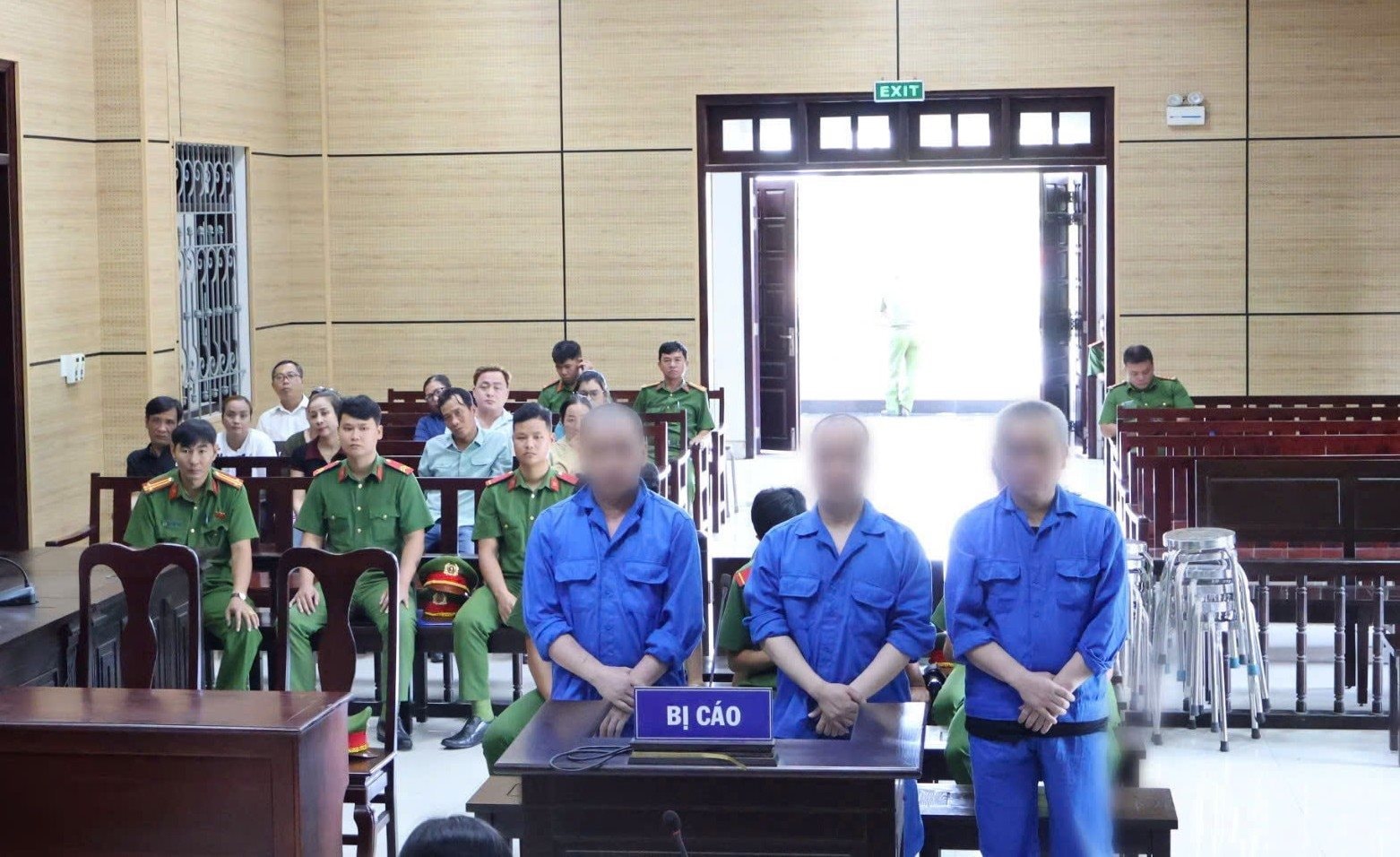 Bắt giữ đối tượng vận chuyển trái phép 8kg bạc qua cửa khẩu Móng Cái 2 bat giu doi tuong van chuyen trai phep 8kg bac qua cua khau mong cai 68fbf796683f3