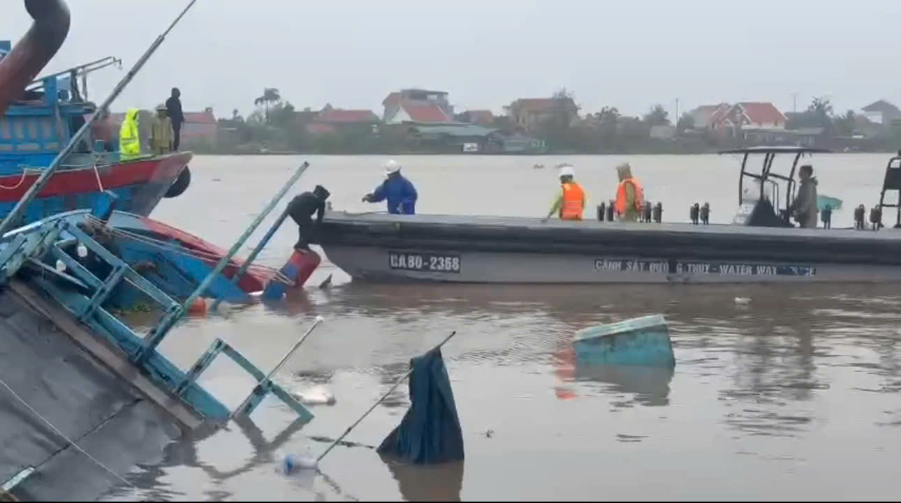 Đào Tạo An Toàn Cho Thuyền Trưởng Tàu Du Lịch Ở Vịnh Hạ Long 2 Đào Tạo An Toàn Cho Thuyền Trưởng Tàu Du Lịch Ở Vịnh Hạ Long